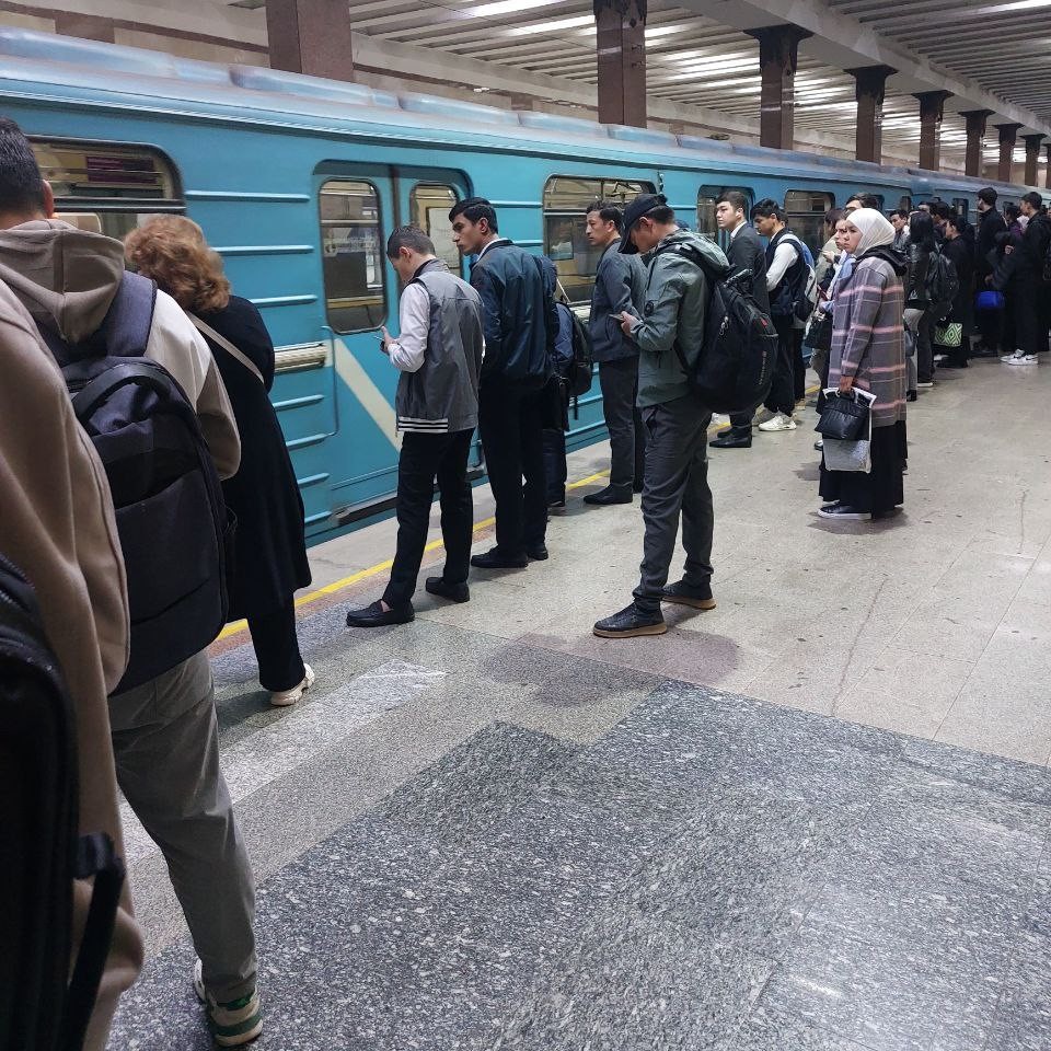 Toshkentda metro poyezdi yana buzilib qoldi