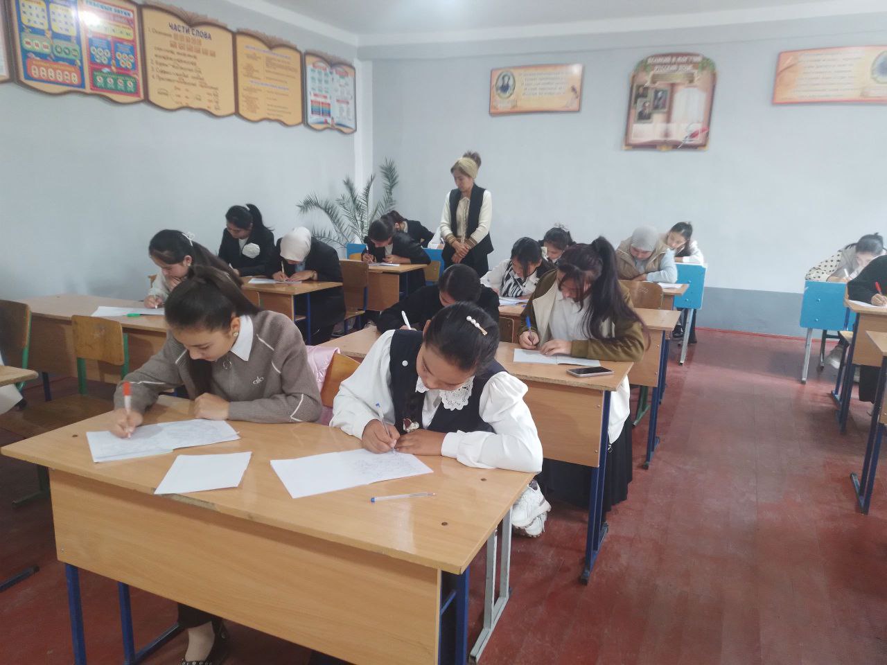 "Ona tilim - faxrim mening" mavzusida insholar tanlovi o‘tkazildi