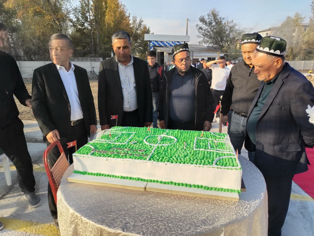 Norin tumanida aholisini sportga keng jalb qilish maqsadida stadion qurildi