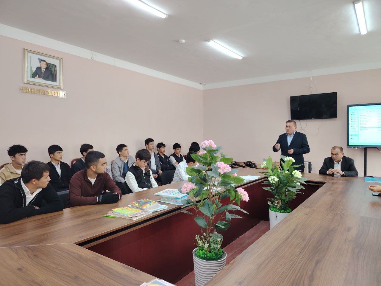 "Maʼrifat - ekstremizmga qarshi qurolimizdir" shiori ostida muloqot o‘tkazildi