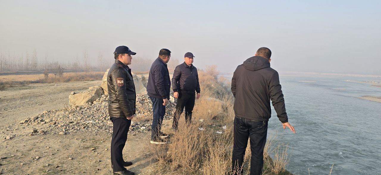 Norin daryosining Norin tumani hududidan oqib o‘tuvchi qirg‘oqlarini mustahkamlash ishlari amalga oshirilmoqda