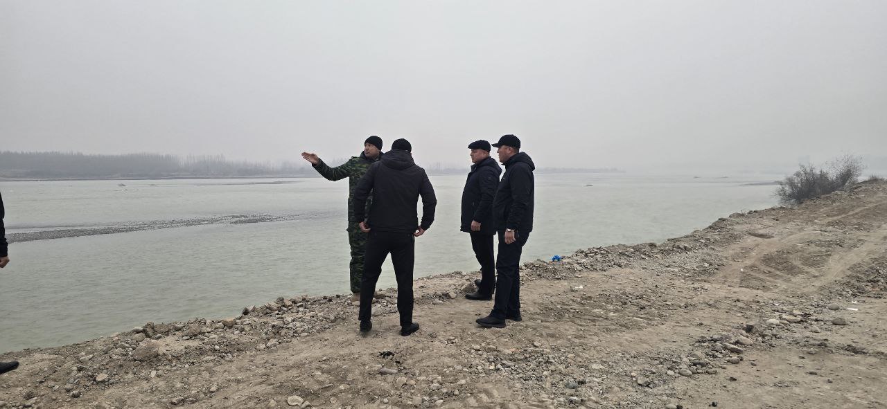 Norin daryosining Norin tumani hududidan oqib o‘tuvchi qirg‘oqlarini mustahkamlash ishlari amalga oshirilmoqda.